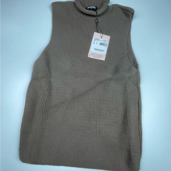 Missguided Tops - TALL HIGH NECK SLEEVELESS
KNITTED TOP
Brown